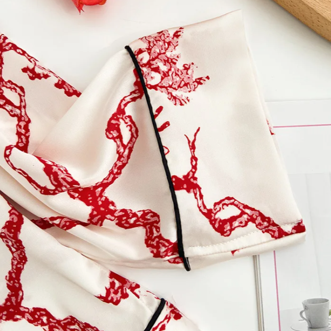 Pyjama en satin élégant à imprimé japonais