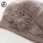 Bonnet en laine avec fleurs décoratives
