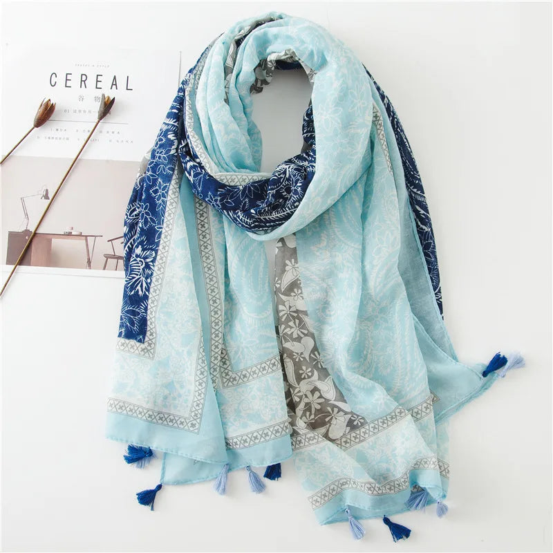 Foulard Printanier en Viscose à imprimé et pompoms