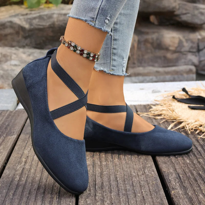 Ballerines Femme en Suédine – Brides Croisées, Semelle Compensée & Bout Rond