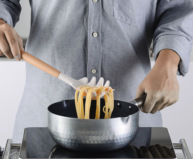 Ensemble complet d'ustensiles de cuisine en silicone