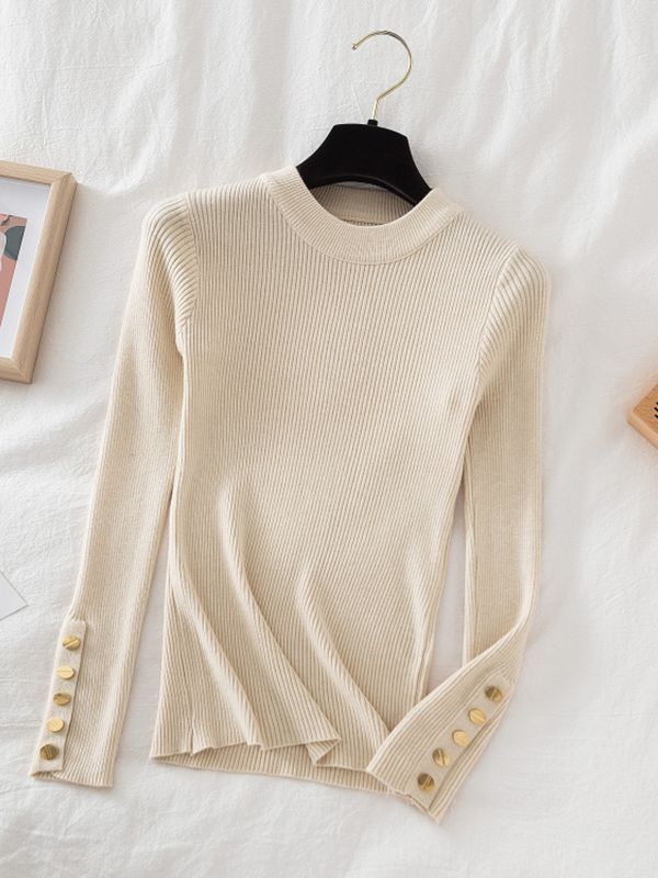 Pull col rond avec boutons dorés aux manches