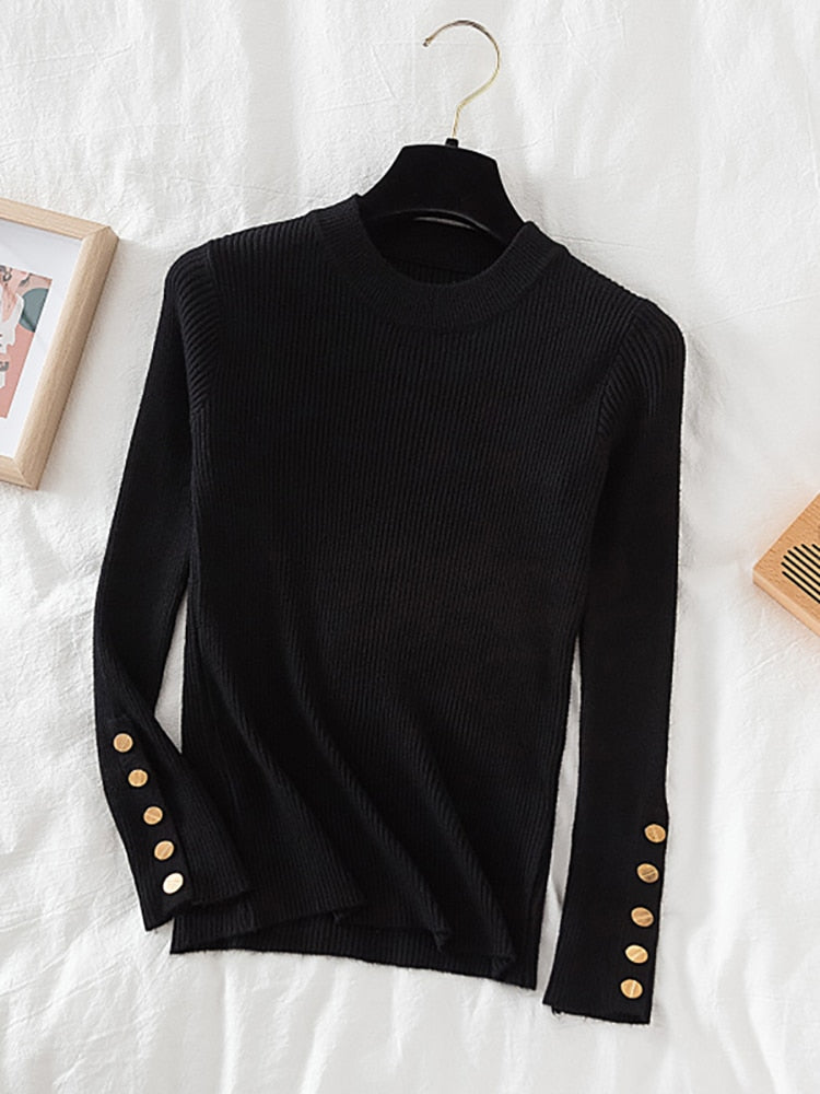 Pull col rond avec boutons dorés aux manches