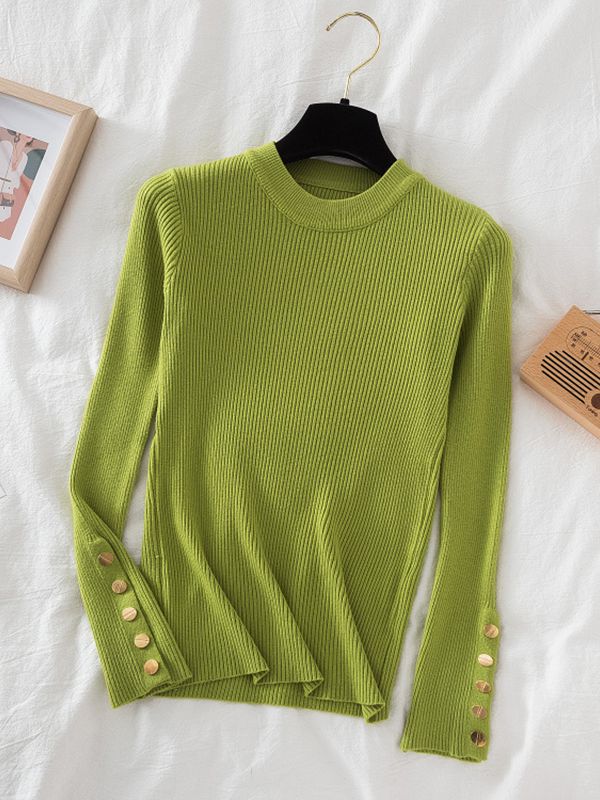 Pull col rond avec boutons dorés aux manches