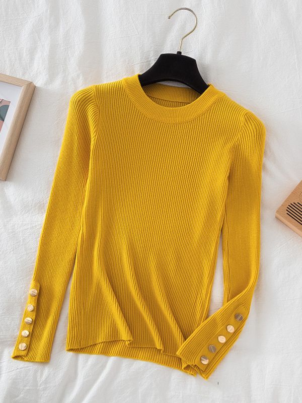 Pull col rond avec boutons dorés aux manches
