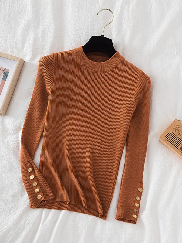 Pull col rond avec boutons dorés aux manches