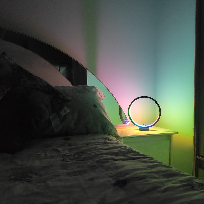 Lampe circulaire LED contrôlée par Bluetooth